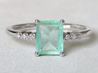 9k White Gold 1ct Neon Green Emerald & Diamond Ring