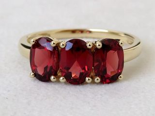 9k Yellow Gold 2.6ct Garnet Ring