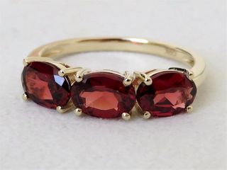 9k Yellow Gold 2.6ct Garnet Ring