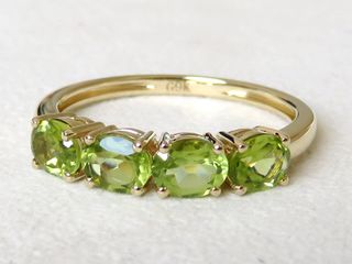 9k Yellow Gold 1.52ct Peridot Ring