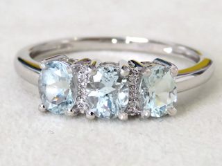 9k White Gold 1.1ct Aquamarine & Diamond Ring