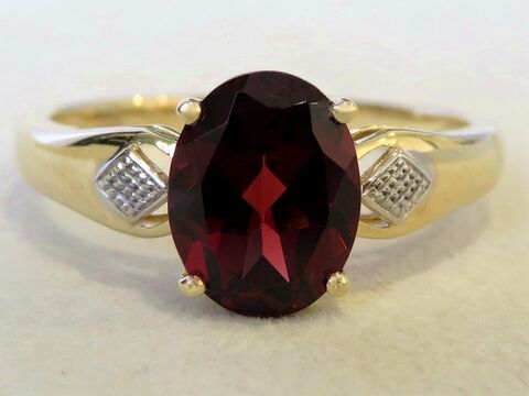 9k Yellow Gold 2.1ct Garnet Ring