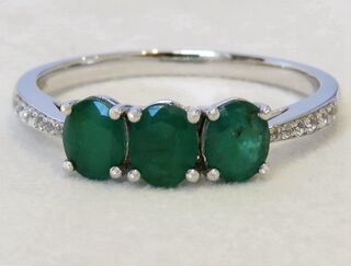 9k White Gold Emerald & White Sapphire Ring