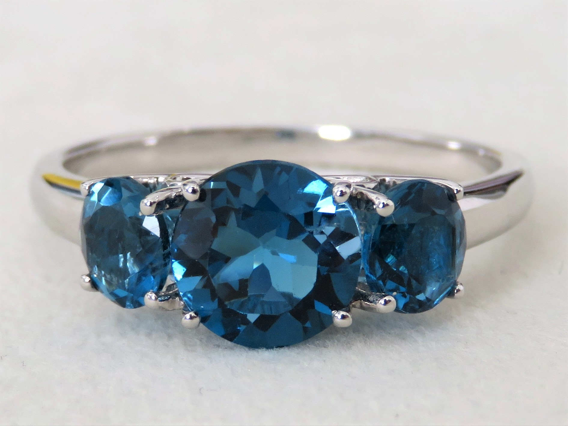 9k White Gold 2.65ct London Blue Topaz Ring