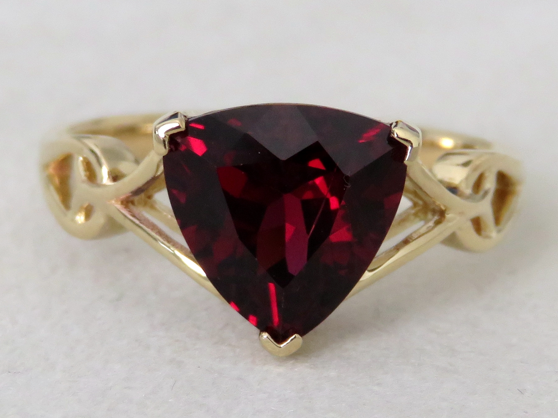 9k Yellow Gold 3.56ct Garnet Ring