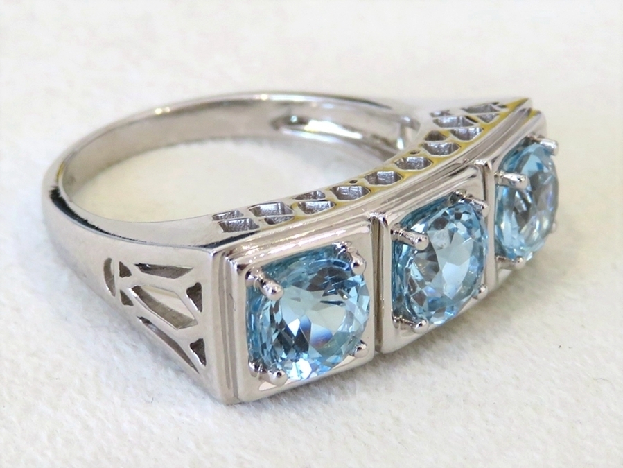 9k White Gold 3.1ct Sky Blue Topaz Ring