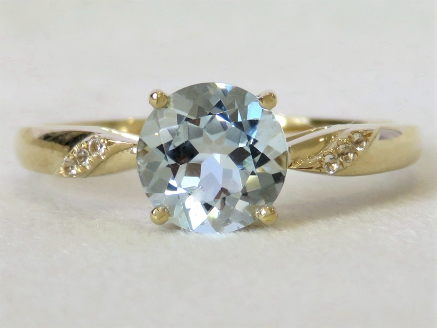 9k Yellow Gold Aquamarine & White Sapphire Ring