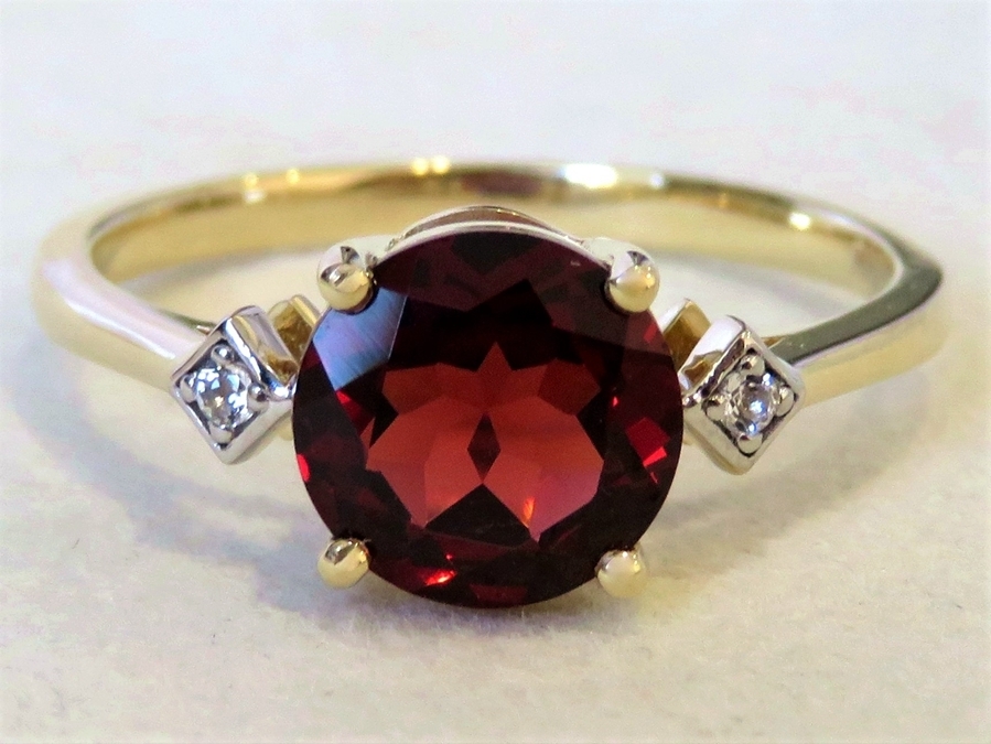 9k Yellow Gold 2ct Garnet & White Sapphire Ring