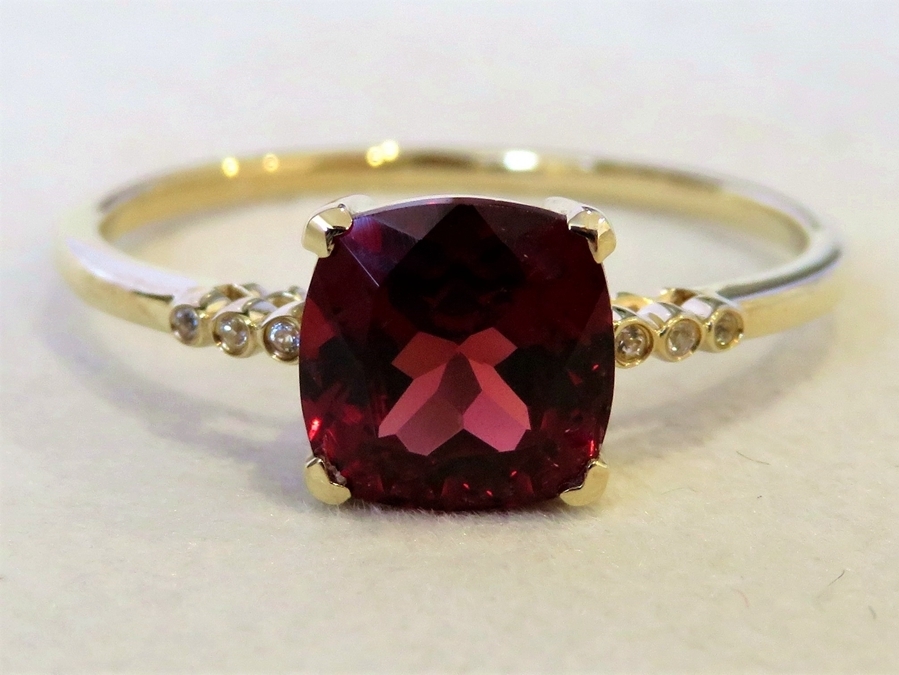 9k Yellow Gold 1.8ct Garnet & White Sapphire Ring