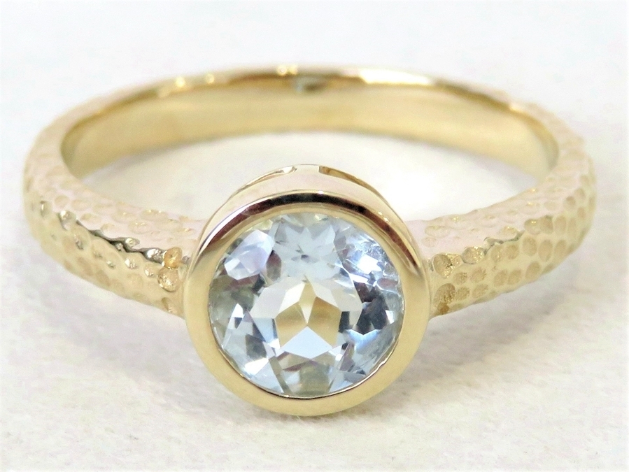 9k Yellow Gold Aquamarine Ring