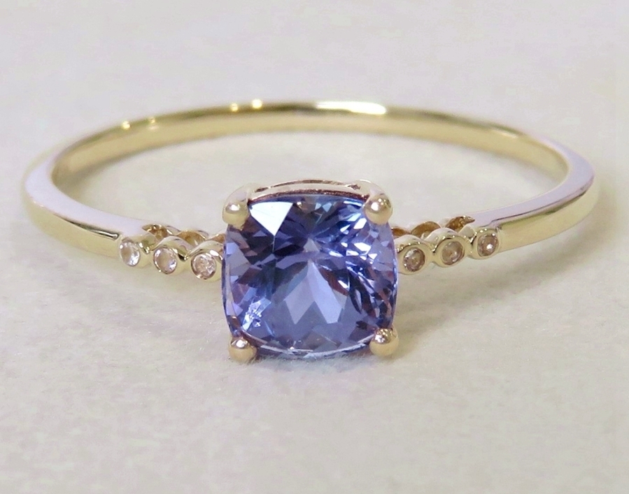 9k Yellow Gold Tanzanite & White Sapphire Ring