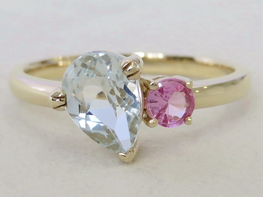 9k Yellow Gold 1.6ct White Topaz & 0.21ct Pink Sapphire Ring