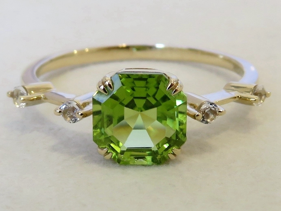 9k Yellow Gold 1.65ct Peridot & White Sapphire Ring