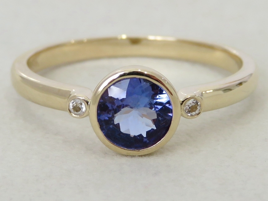 9k Yellow Gold Tanzanite & White Sapphire Ring