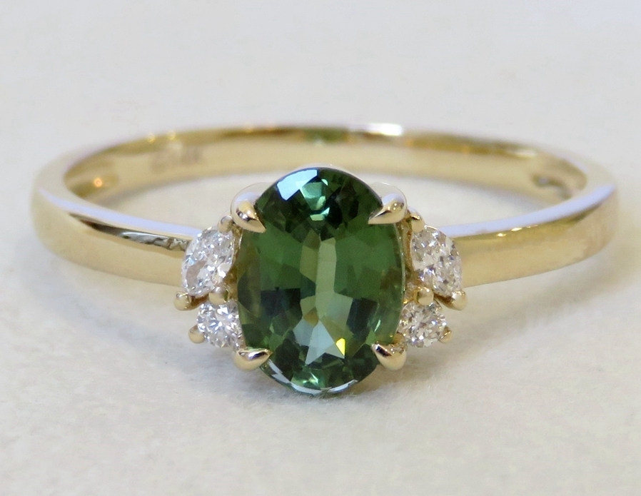14k Yellow Gold 1.2ct Green Sapphire & 0.12ct Diamond Ring