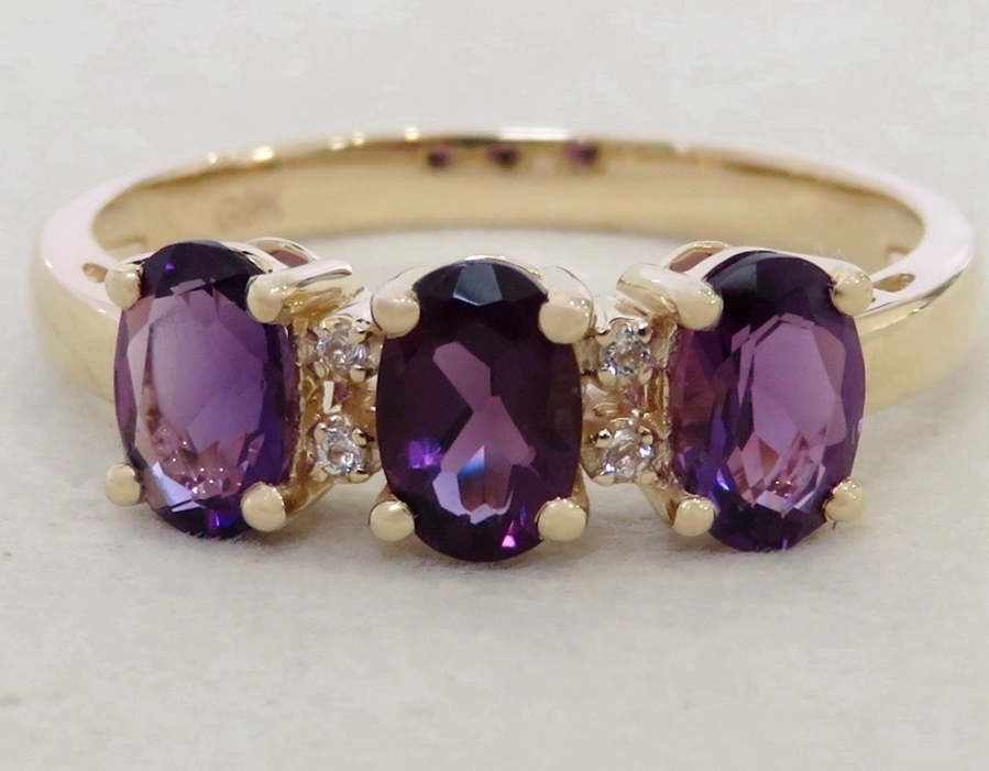 9k Yellow Gold 1.2ct Amethyst & White Sapphire Ring