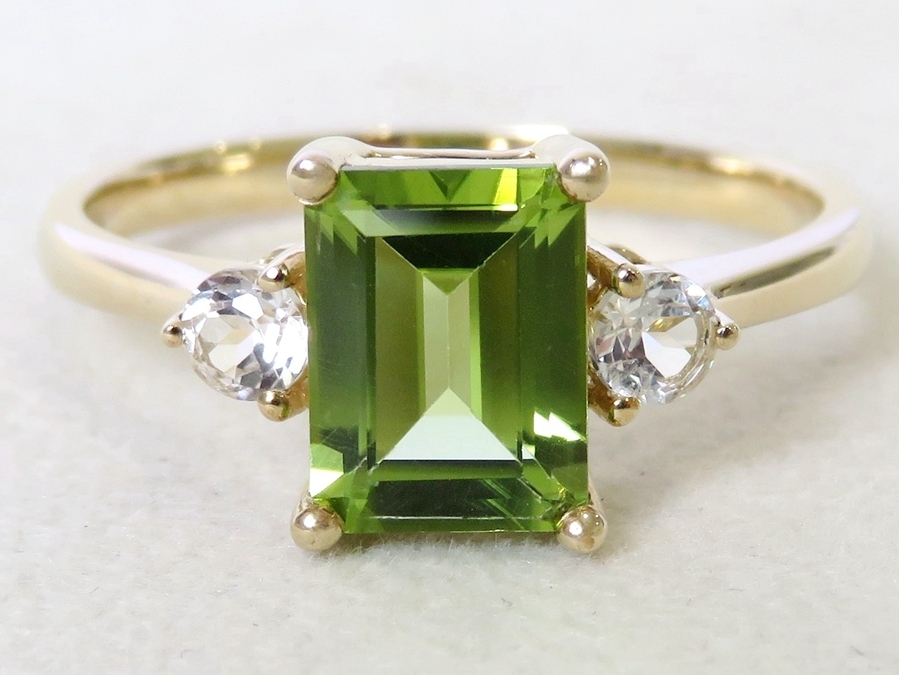9k Yellow Gold 1.8ct Peridot & White Sapphire Ring