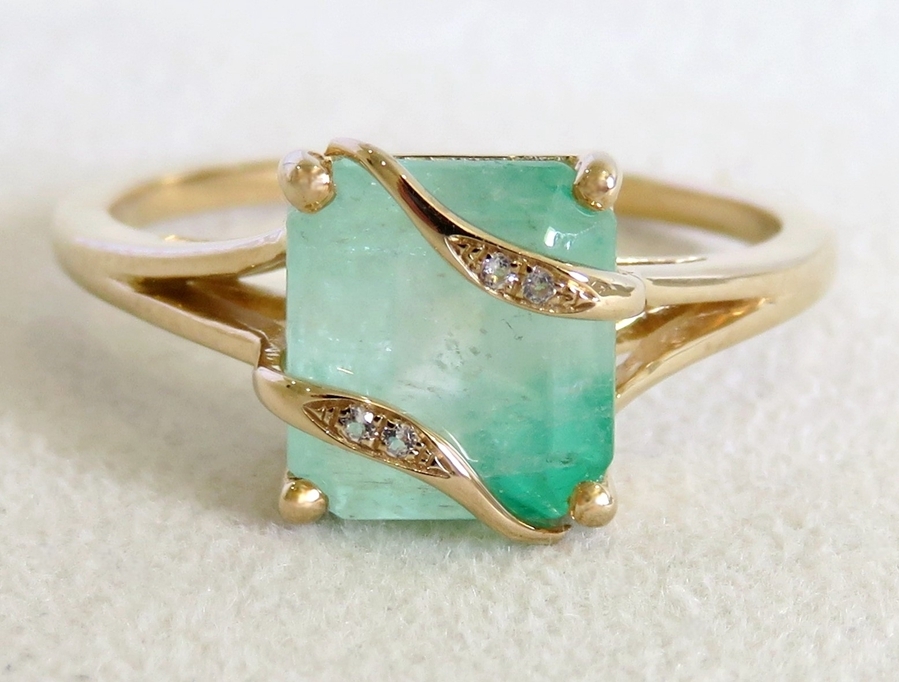 9k Yellow Gold 2.68ct Emerald & White Sapphire Ring