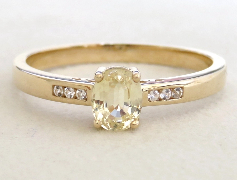 9k Yellow Gold 0.81ct Yellow Sapphire & White Sapphire Ring