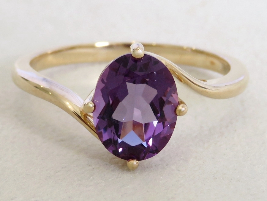 9k Yellow Gold 1.8ct Amethyst Ring