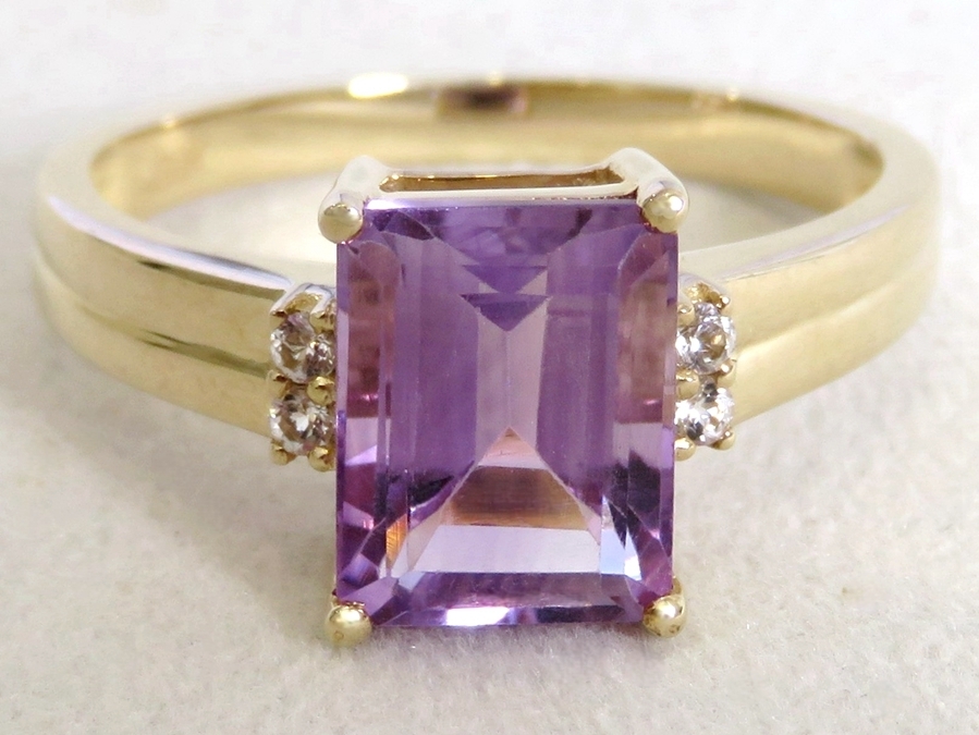 9k Yellow Gold 2.45ct Amethyst & White Sapphire Ring