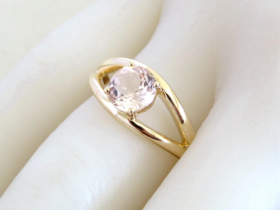 1ct Natural Morganite Ring in 9k Yellow Gold Dome-Shaped Split