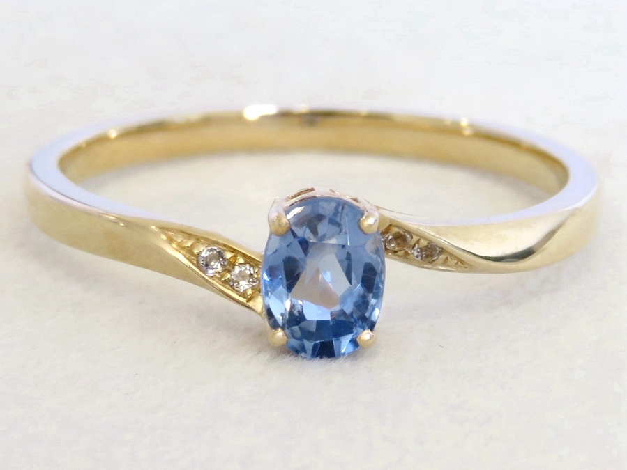9k Yellow Gold 0.64ct Blue Sapphire & White Sapphire Ring