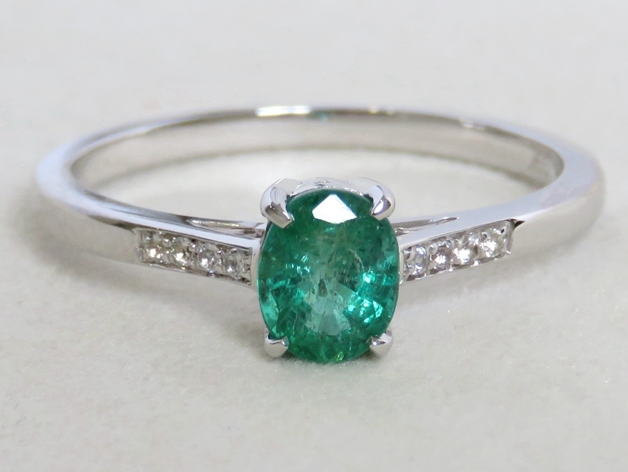 9k White Gold Emerald & White Sapphire Ring