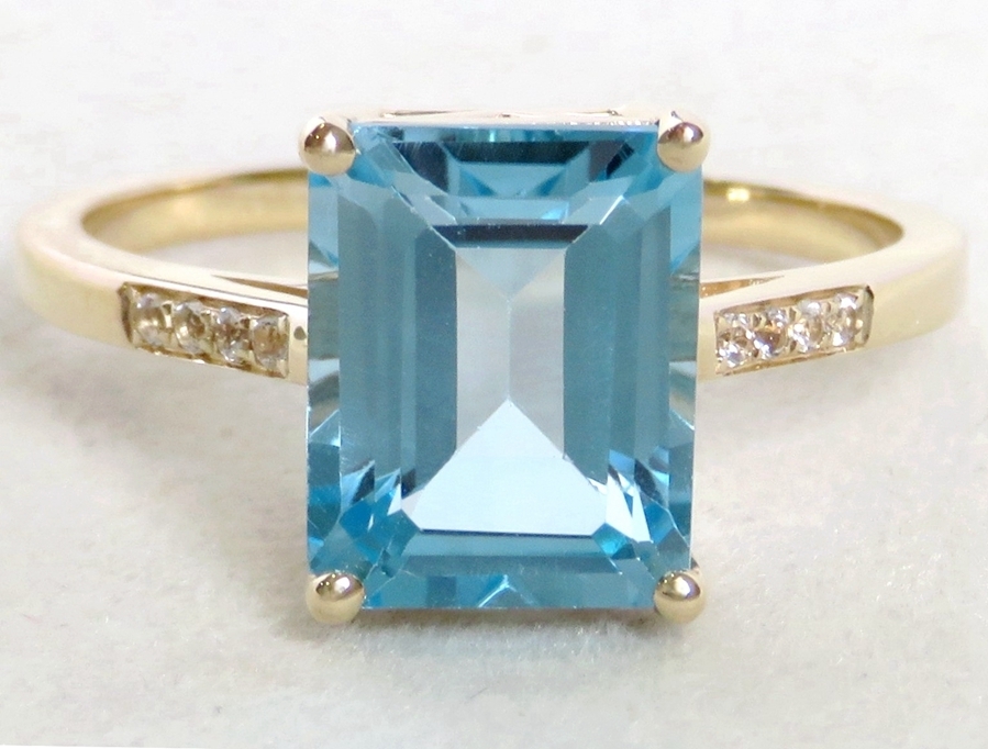 9k Yellow Gold 4.3ct Blue Topaz & White Sapphire Ring