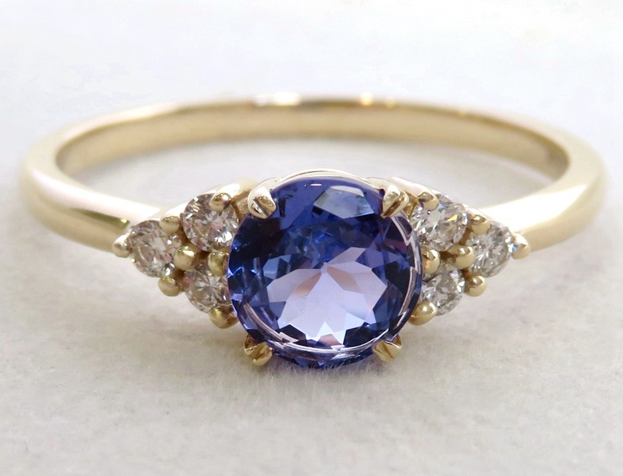14k Yellow Gold Tanzanite & 0.18ct Diamond Ring