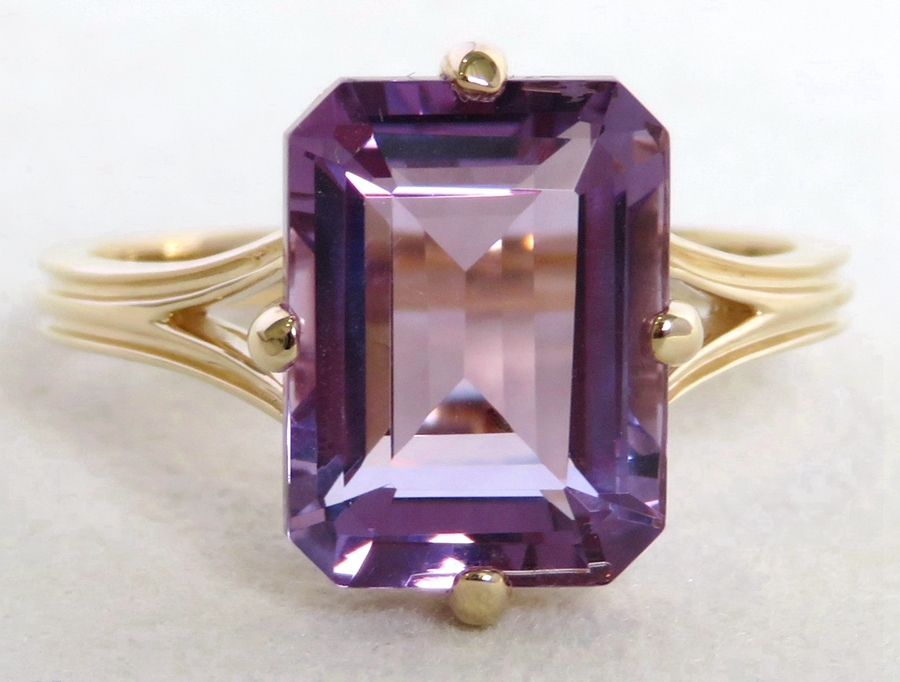 5ct Amethyst 4-Prong Ring in 9k Yellow Gold