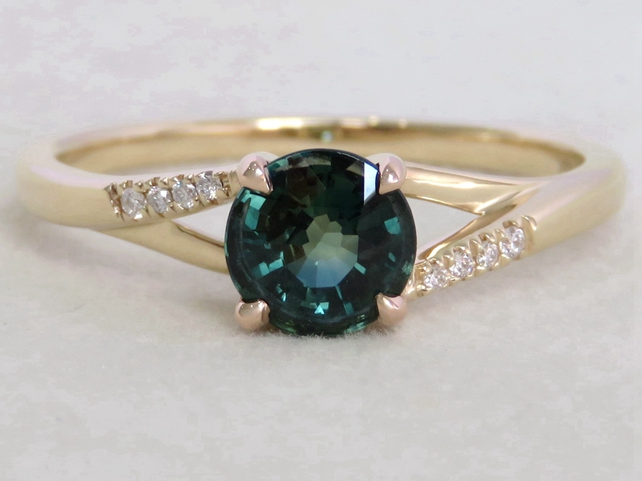 1.02ct Teal Sapphire & Diamond Ring in 14k Yellow Gold