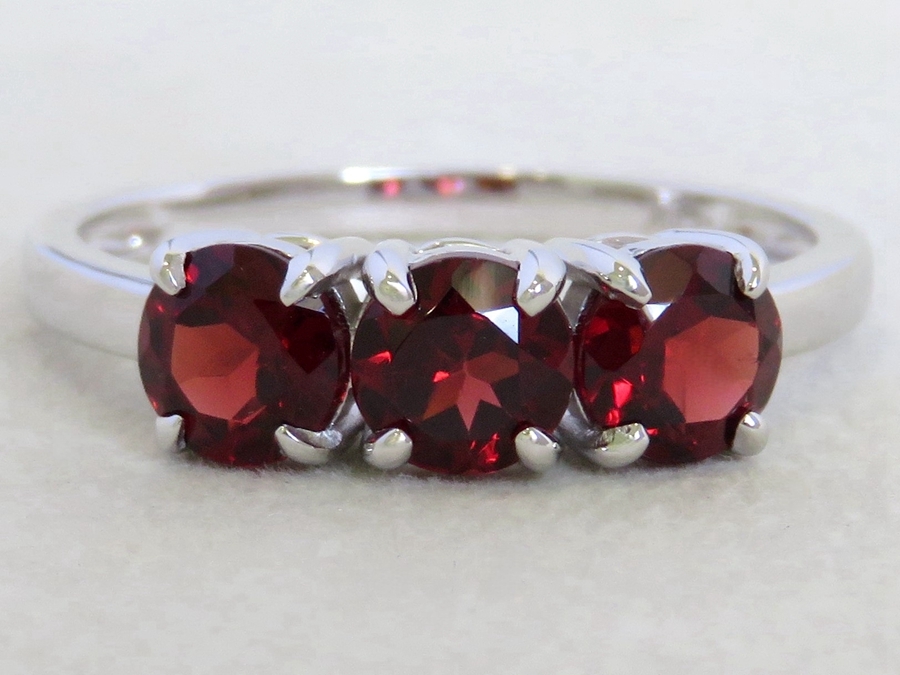 2ct Garnet Ring 3-Stone Design in 9k White Gold