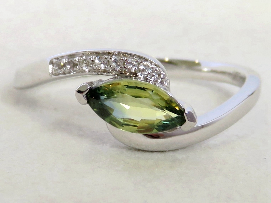 Teal Sapphire Swirl Ring with White Sapphire in 9k White Gold