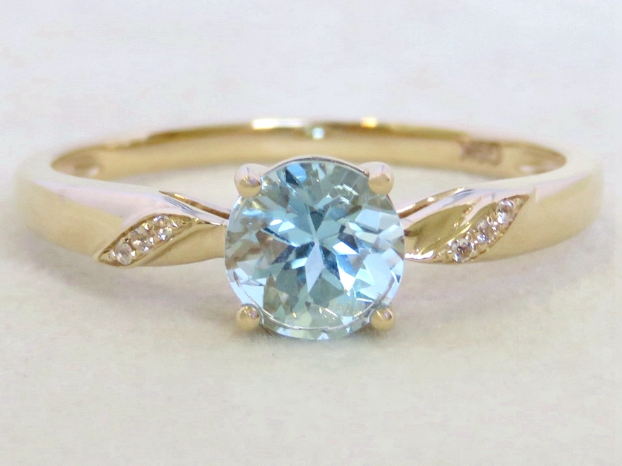 1ct Sky Blue Topaz & White Sapphire Ring in 9k Yellow Gold