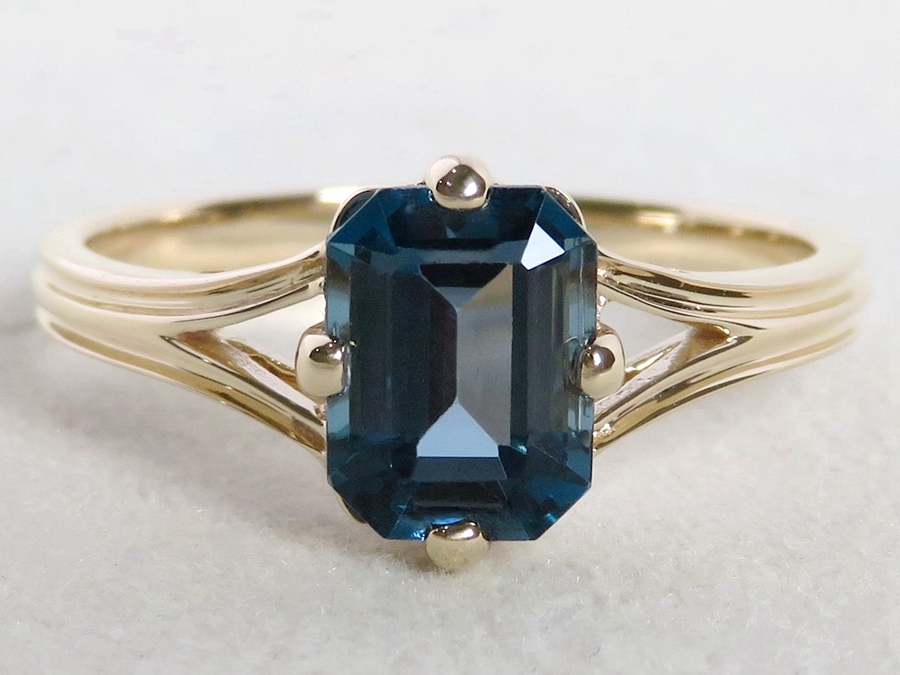 1.75ct London Blue Topaz Ring in 9k Yellow Gold