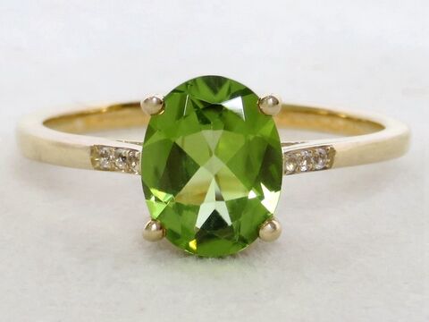 1.65ct Peridot & White Sapphire Ring in 9k Yellow Gold