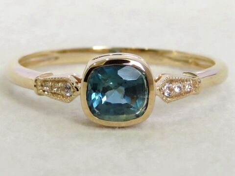 Cushion-Cut Teal Sapphire & White Sapphire Ring in 9k Yellow Gold