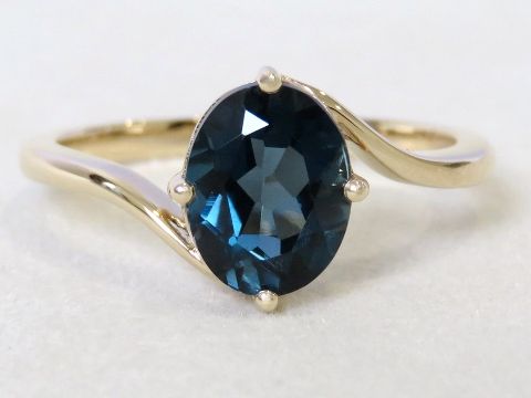 2.2ct London Blue Topaz Ring in 9k Yellow Gold