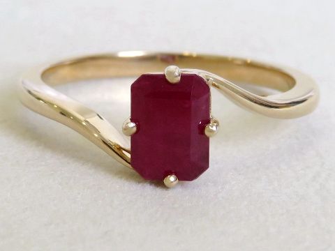 1.2ct Ruby Ring in 9k Yellow Gold