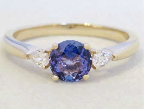 Round-Cut Tanzanite & 0.2ct Diamond Ring in 14k Yellow Gold