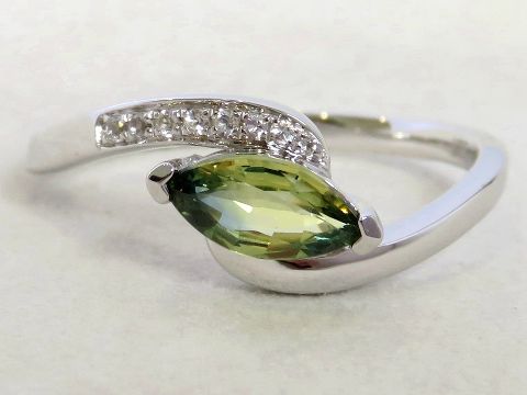 Parti Sapphire Swirl Ring with White Sapphire in 9k White Gold